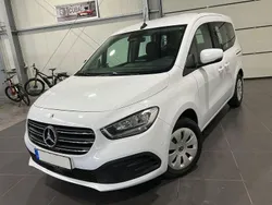 Weiß Gebraucht 2023 Mercedes T180 Van / Kleinbus | 26.995 € (Fairer Preis)