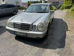 Silber Gebraucht 1996 Mercedes E230 Classic Limousine | 3.490 €