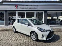 Glacier Gebraucht 2015 Toyota Yaris Hybrid Comfort Kleinwagen | 15.990 € (Teuer)