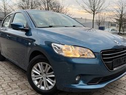 Blau Gebraucht 2016 Peugeot 301 Limousine | 5.990 €