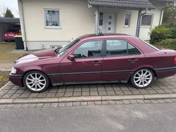 Rot Gebraucht 1996 Mercedes C180 Limousine | 4.000 € (Etwas zu teuer)