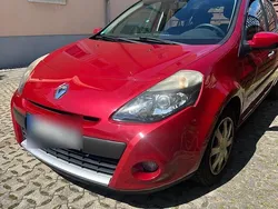 Rot Gebraucht 2009 Renault Clio III Dynamic S Kleinwagen | 2.700 €