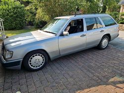 Silber Gebraucht 1993 Mercedes E300 Kombi | 6.500 €