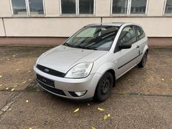 Silber Gebraucht 2004 Ford Fiesta Kleinwagen | 2.499 €