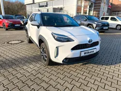 Schneeweiss Gebraucht 2022 Toyota Yaris Cross SUV | 29.900 € (Teuer)
