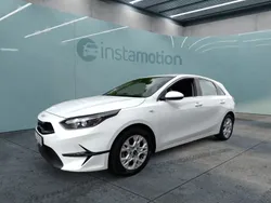 Weiß Gebraucht 2024 Kia Ceed Vision Limousine | 21.739 € (Superpreis)