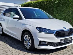 Weiß Gebraucht 2023 Skoda Fabia Style Limousine | 19.350 € (Guter Preis)
