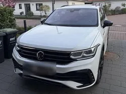 Weiß Gebraucht 2024 VW Tiguan Allspace R-line SUV | 48.200 € (Teuer)