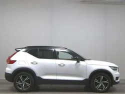 Weiss Gebraucht 2022 Volvo XC40 R-Design SUV | 25.980 € (Superpreis)