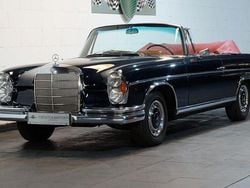 Blau Gebraucht 1962 Mercedes W111 SE Cabrio | 148.000 €