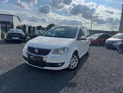 Weiß Gebraucht 2010 VW Touran Highline Van / Kleinbus | 4.975 € (Guter Preis)