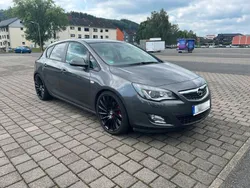 Grau Gebraucht 2011 Opel Astra Edition Limousine | 8.950 € (Teuer)