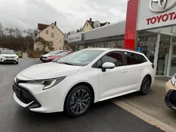 Weiß Gebraucht 2023 Toyota Corolla Team Kombi | 29.490 € (Fairer Preis)