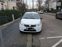 Weiß Gebraucht 2009 Dacia Sandero Limousine | 1.800 € (Guter Preis)