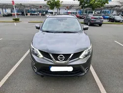 Grau Gebraucht 2015 Nissan Qashqai SUV | 14.700 € (Etwas zu teuer)