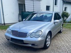 Grau Gebraucht 2004 Mercedes C200 Elegance Limousine | 5.699 € (Etwas zu teuer)