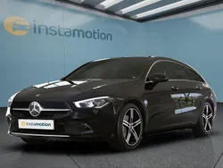 Schwarz Gebraucht 2022 Mercedes CLA200 Limousine | 30.399 € (Fairer Preis)