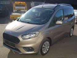 Pyritsilber metallic Gebraucht 2019 Ford Tourneo Courier Trend Van / Kleinbus | 10.490 € (Etwas zu teuer)