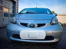 Silber Gebraucht 2009 Toyota Aygo City Kleinwagen | 2.999 € (Fairer Preis)
