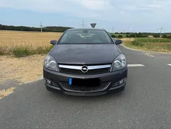 Grau Gebraucht 2009 Opel Astra Coupé | 1.750 € (Guter Preis)