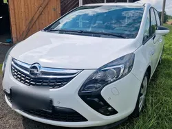 Weiß Gebraucht 2016 Opel Zafira Tourer Van / Kleinbus | 6.950 € (Guter Preis)