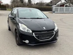 Schwarz Gebraucht 2014 Peugeot 208 Allure Kleinwagen | 7.990 € (Fairer Preis)