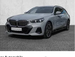 Grau Gebraucht 2024 BMW 520 Comfort Edition Kombi | 52.989 € (Guter Preis)