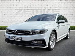 Weiss Gebraucht 2024 VW Passat Elegance Kombi | 42.475 € (Fairer Preis)