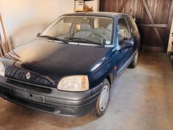 Blau Gebraucht 1996 Renault Clio Kleinwagen | 700 €