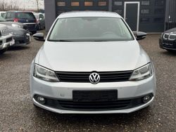 Silber Gebraucht 2013 VW Jetta Life Limousine | 4.999 € (Guter Preis)