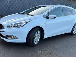 Weiß Gebraucht 2015 Kia Ceed Sportswagon Edition 7 Kombi | 8.999 € (Etwas zu teuer)