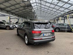 Grau Gebraucht 2015 Audi Q7 S-Line SUV | 29.200 € (Etwas zu teuer)
