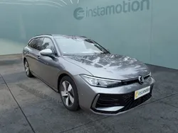 Grau Gebraucht 2024 VW Passat R-line Kombi | 40.540 € (Teuer)