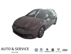 Mondsteingrau Gebraucht 2024 VW Golf VIII Move Limousine | 22.990 € (Fairer Preis)