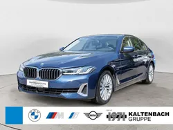 Blau Gebraucht 2022 BMW 545e Luxury Line Limousine | 40.890 € (Fairer Preis)
