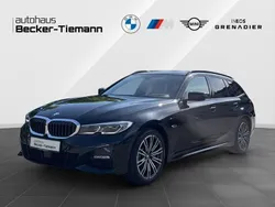 Saphirschwarz Gebraucht 2022 BMW 330e M Sport Kombi | 35.895 € (Fairer Preis)