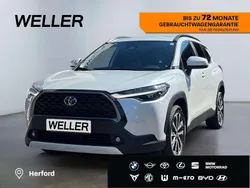 Weiss Gebraucht 2024 Toyota Corolla Cross Team SUV | 32.749 € (Fairer Preis)