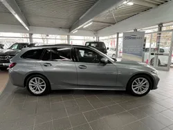 Skyscraper grau Gebraucht 2022 BMW 318 Kombi | 27.400 € (Fairer Preis)