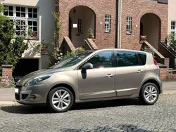 Grau Gebraucht 2011 Renault Scénic III Luxe Van / Kleinbus | 4.500 € (Fairer Preis)