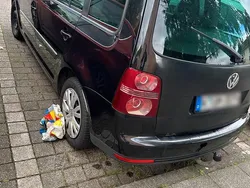 Schwarz Gebraucht 2007 VW Touran Van / Kleinbus | 1.900 €