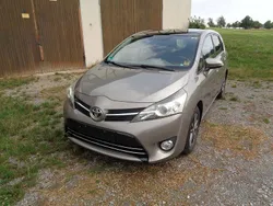 Beige Gebraucht 2015 Toyota Verso Skyview Edition Van / Kleinbus | 12.999 € (Etwas zu teuer)