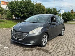 Grau Gebraucht 2013 Peugeot 208 Allure Kleinwagen | 4.900 € (Guter Preis)