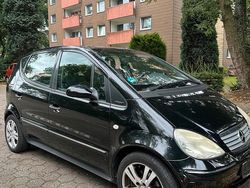 Schwarz Gebraucht 2001 Mercedes 190 Limousine | 750 €