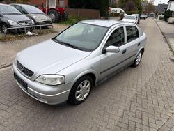 Silber Gebraucht 2002 Opel Astra Limousine | 2.900 € (Etwas zu teuer)