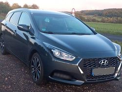Grau Gebraucht 2019 Hyundai i40 Space Kombi | 13.000 € (Fairer Preis)
