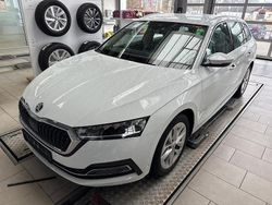 Weiß Gebraucht 2020 Skoda Octavia Kombi | 18.430 € (Guter Preis)