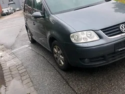 Grau Gebraucht 2004 VW Touran Van / Kleinbus | 1.400 € (Fairer Preis)