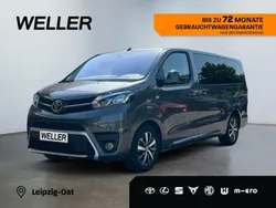 Grau Gebraucht 2023 Toyota Proace Verso Team Kombi | 39.790 € (Fairer Preis)