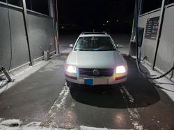 Grau Gebraucht 2001 VW Passat Trendline Kombi | 2.300 € (Etwas zu teuer)