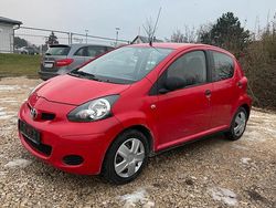 Rot Gebraucht 2009 Toyota Aygo Kleinwagen | 2.799 € (Etwas zu teuer)